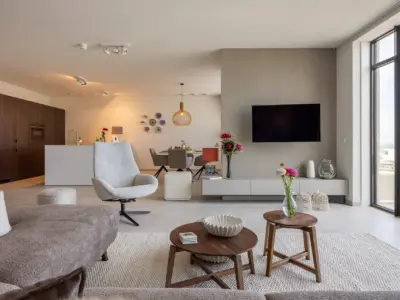 Cadzandbadcsight woonkamer open keuken zeezicht ramen cadzand bad