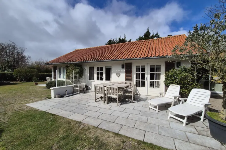 Zwaluwnest ein freistehendes Ferienhaus für 8 Personen in Cadzand-Bad direct am Meer