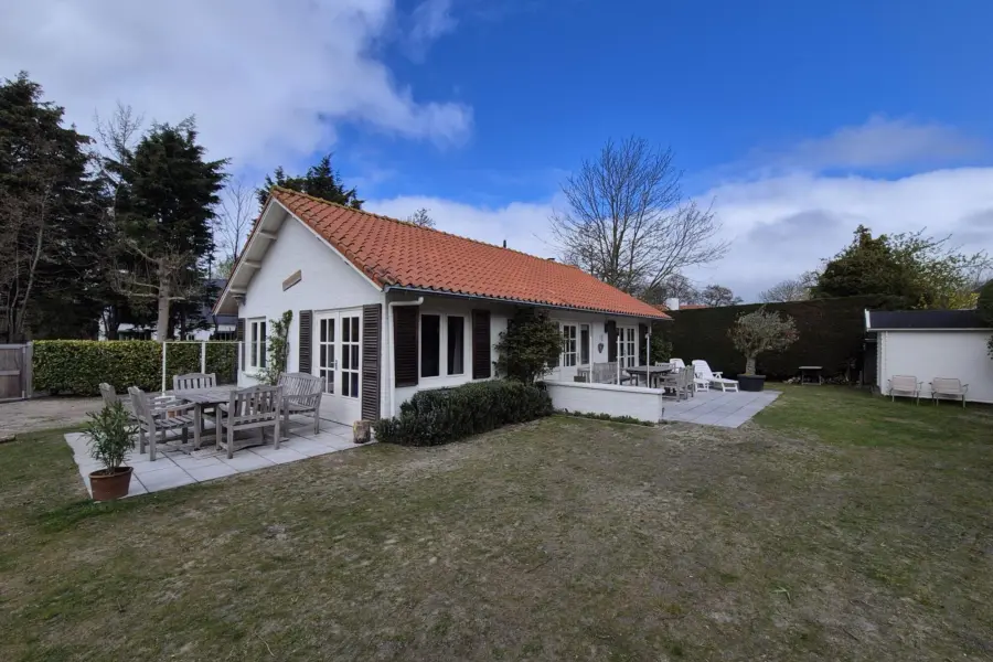 Zwaluwnest ein freistehendes Ferienhaus für 8 Personen in Cadzand-Bad direct am Meer